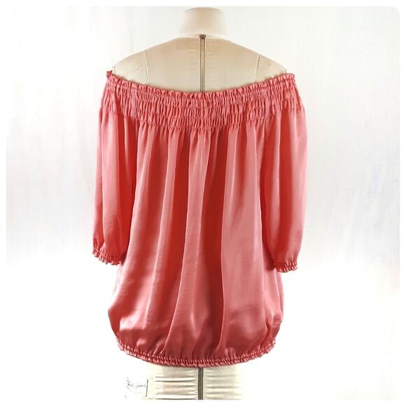 Violet & Claire Pink Off Shoulder Silky Blouse Size M - Picture 4 of 8